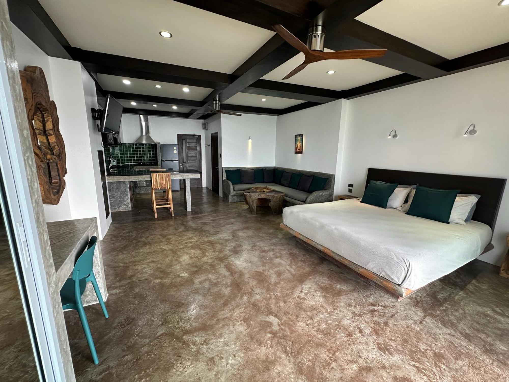 Ocean Front Apartment *
